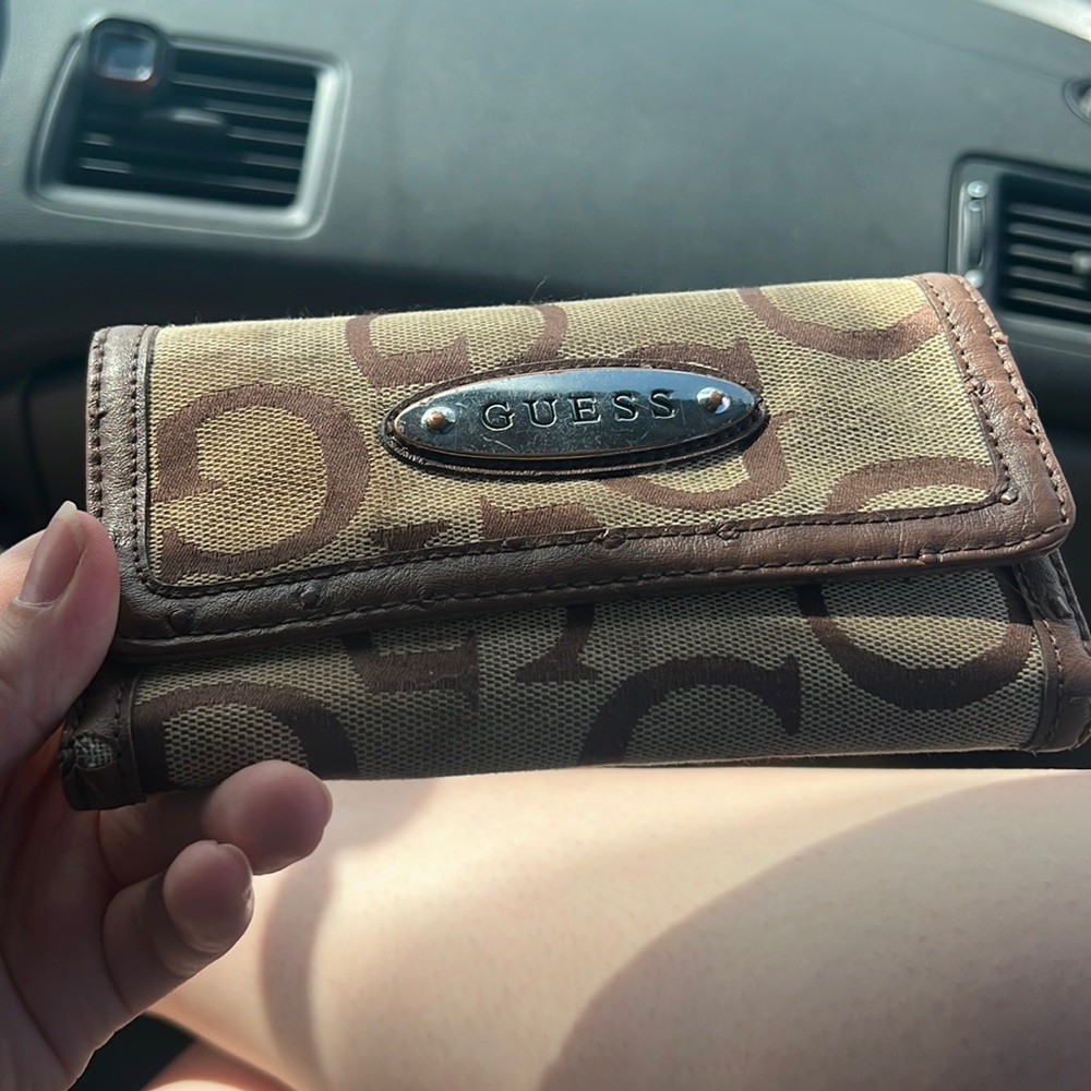 GUESS WALLET